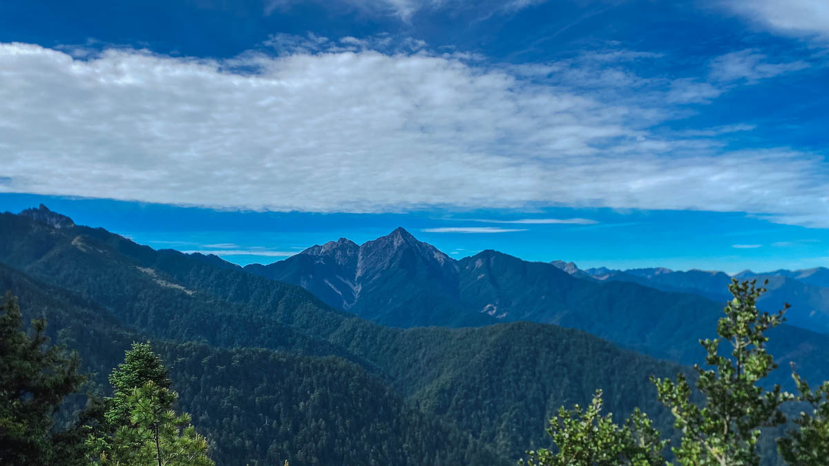 帥氣的中央尖山