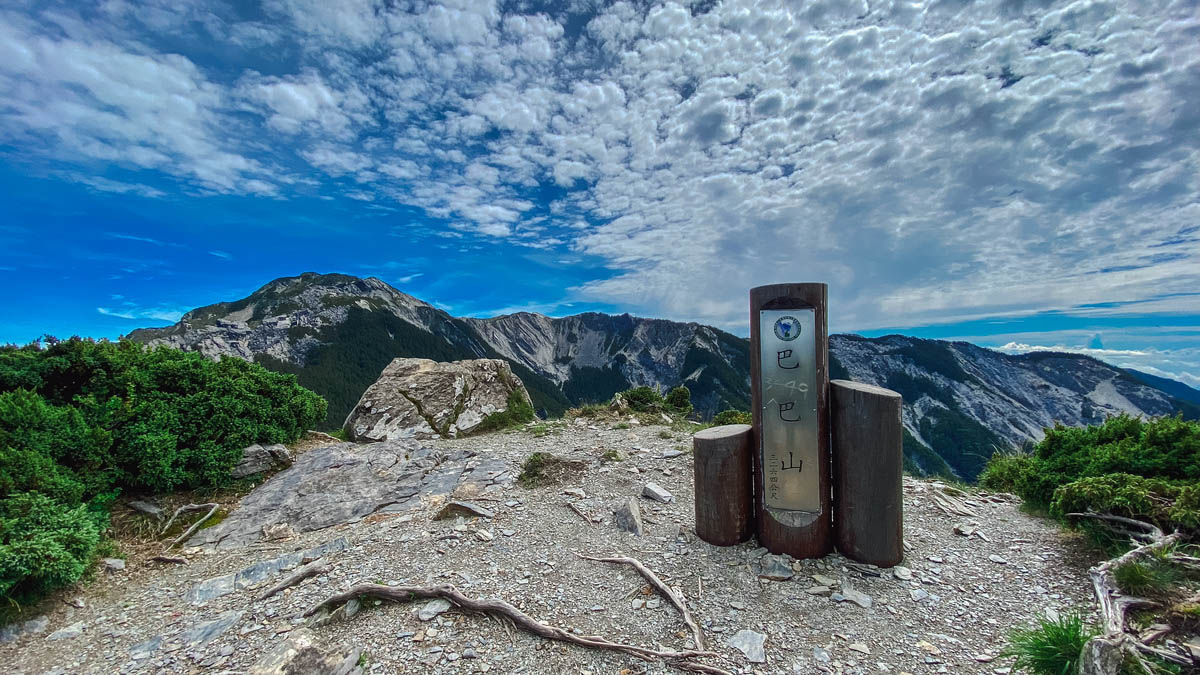 南湖「遠得要命王國」之一:吧吧吧巴巴山!從這裡看南湖大山又更遠了。
