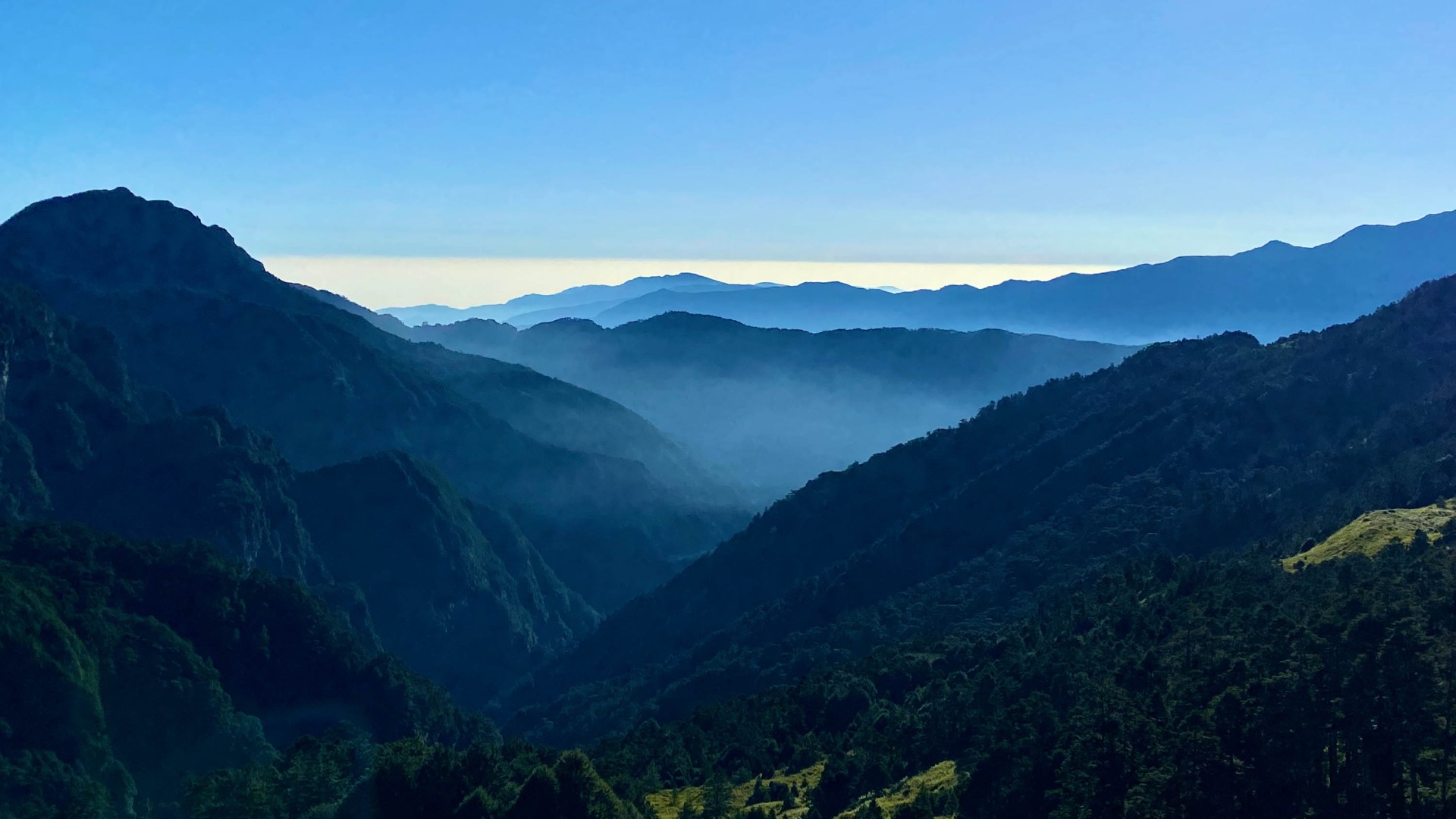 三六九山莊附近遠望群山